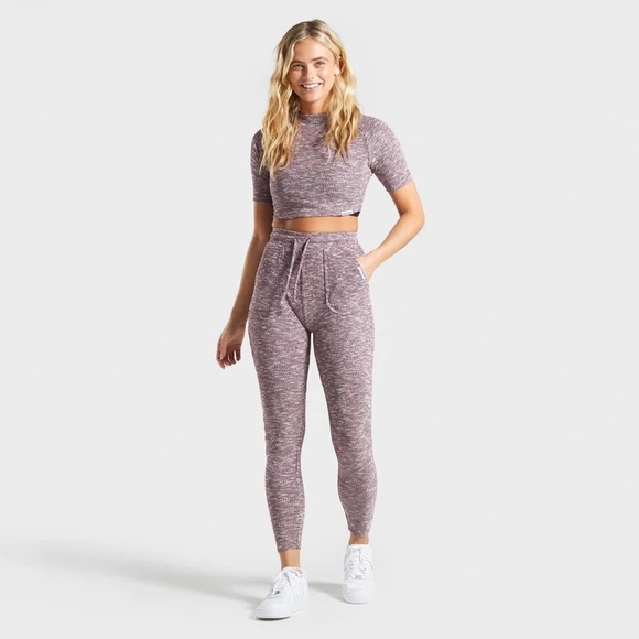 GYMSHARK Slounge crop top in berry red marl. Size S - Picture 2 of 5